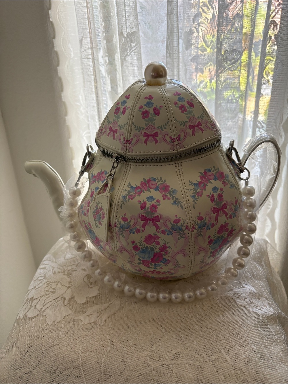 White with Delicate Floral Teapot Bag w Faux Pearl Handle New